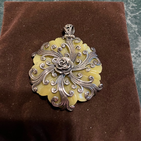 Jewelry - Sterling silver scroll flower pendant. SSP